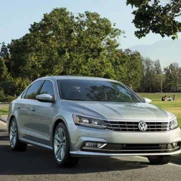 2017 Volkswagen Passat Park Driving