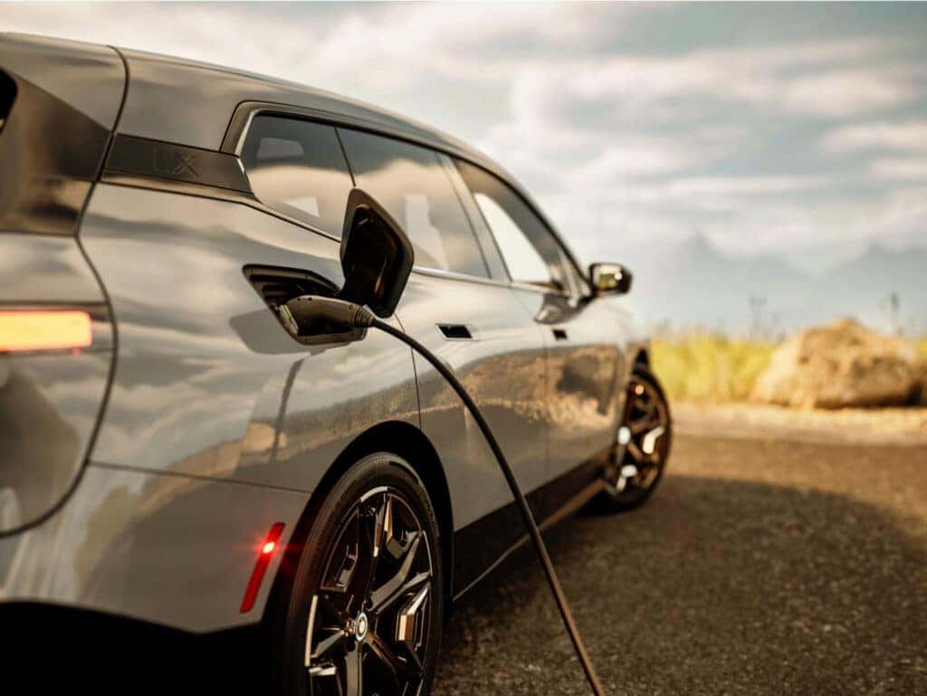 Charging BMW iX