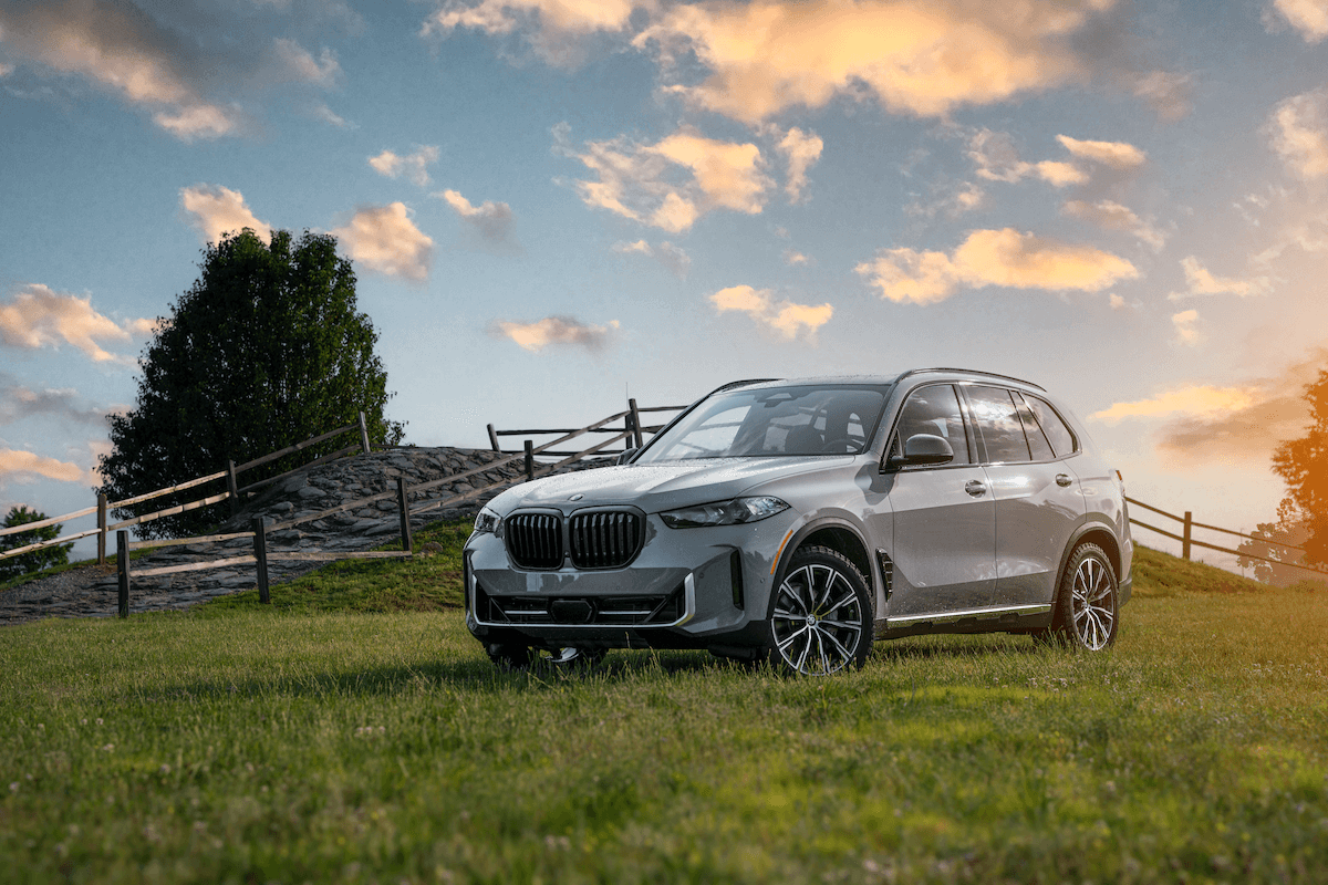 2025 BMW X5 Front Quarter View