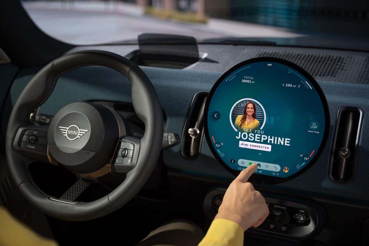 2025 Countryman Interior Technology