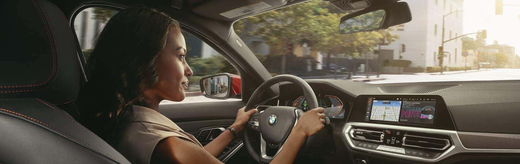 BMW i4 Showcases Fully Integrated Apple CarPlay in Instrument