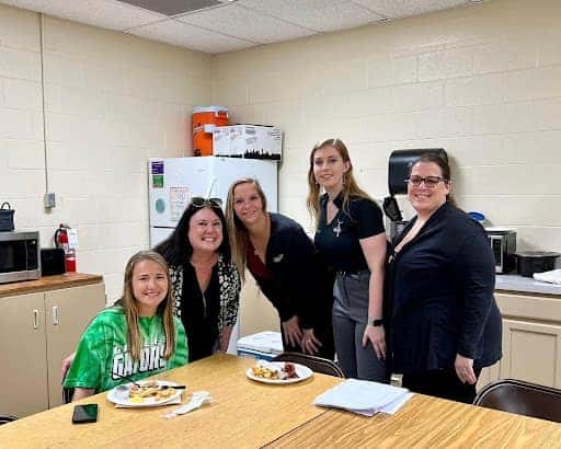 Teaches eating lunch