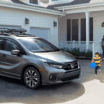 Family-getting-into-a-2025-Honda-Odyssey