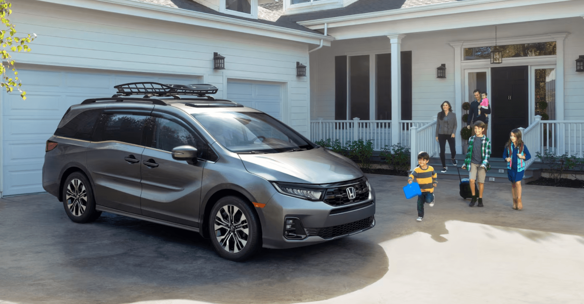 Family getting into a 2025 Honda Odyssey