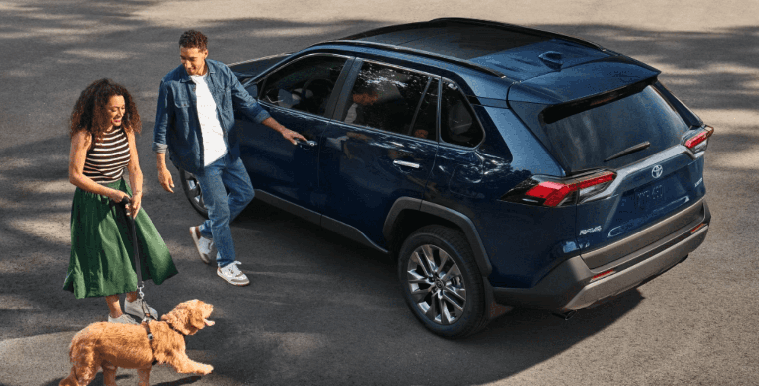 Family searching for a reputable used Toyota dealership near Wichita, KS