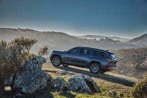 Grand Cherokee L Climbing Mountain