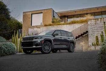 Jeep Grand Cherokee L Parked