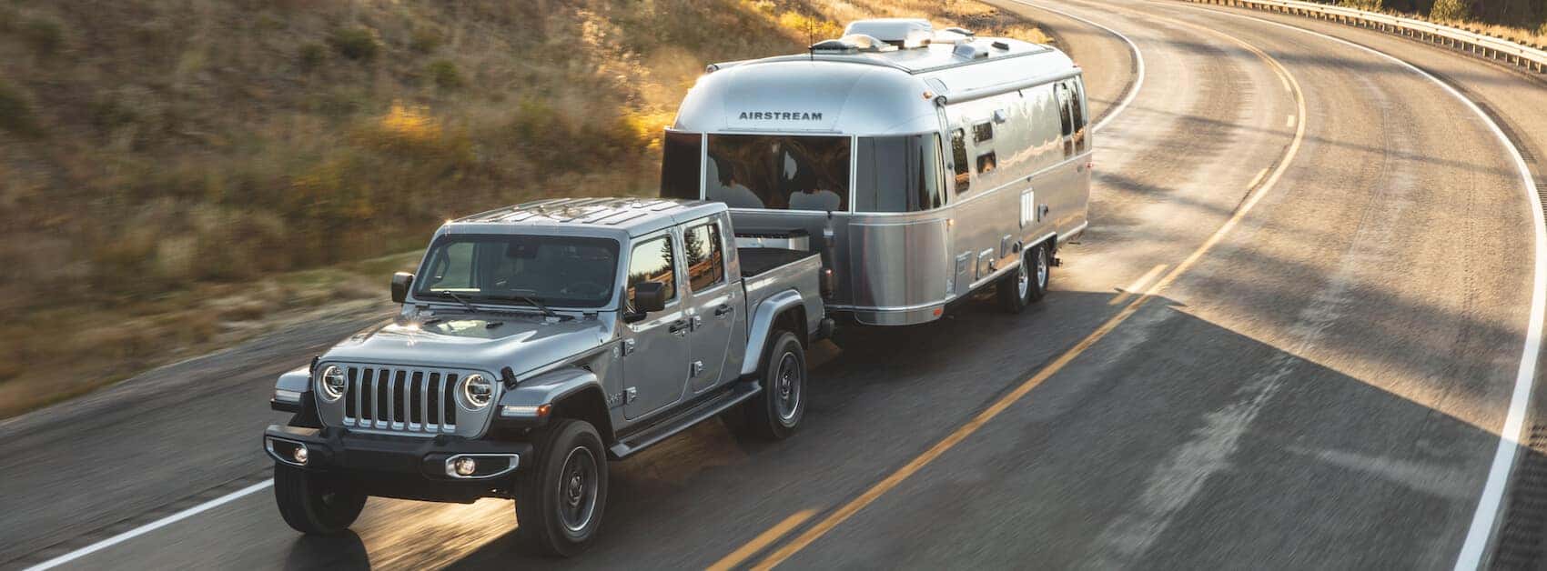 Jeep Gladiator Towing a Trailer