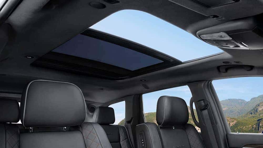 panoramic roof of 2019 Jeep Grand Cherokee