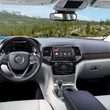 dashboard of 2019 Jeep Grand Cherokee