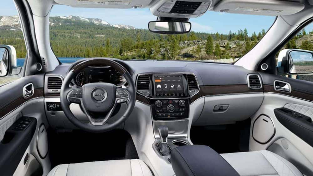 dashboard of 2019 Jeep Grand Cherokee
