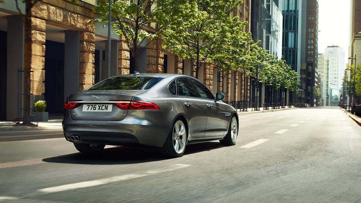 AutoCwb  BMW 5Series 2021  vs Jaguar XF 2021   Facebook