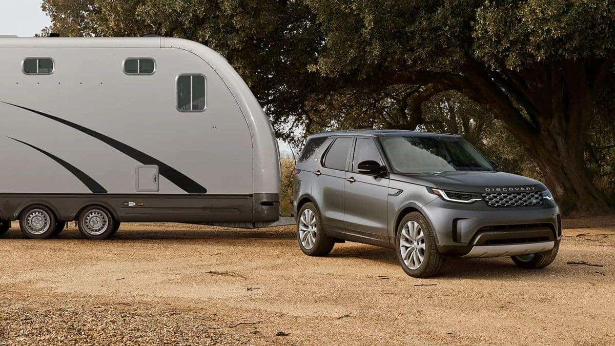 2026 Land Rover Discovery towing a horse trailer, Gemini Edition and Tempest Edition powertrain