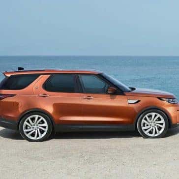 2018 Land Rover Discovery side view