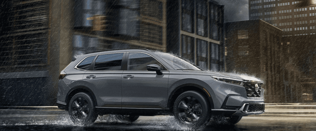 2024 Honda CR-V Driving in Rain