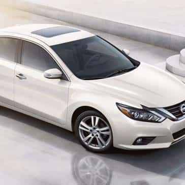 2017 Nissan Altima white exterior model