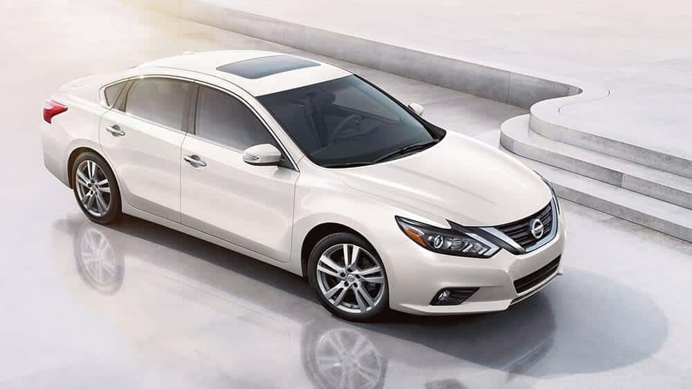 2017 Nissan Altima white exterior model