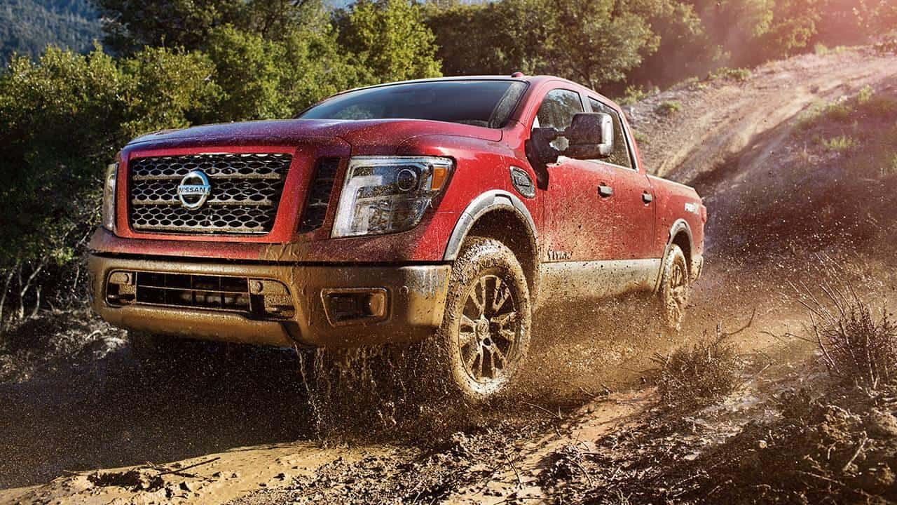 2017 Nissan Titan front exterior
