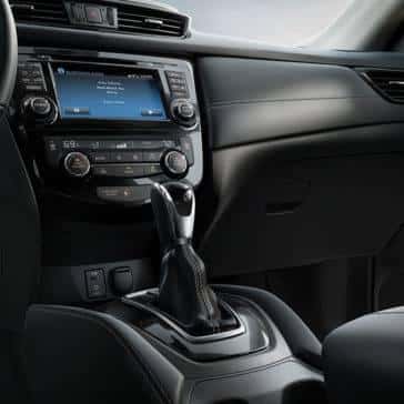 2017 Nissan Rogue interior features