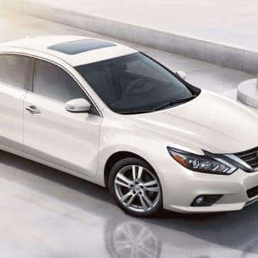 2018 Nissan Altima white exterior