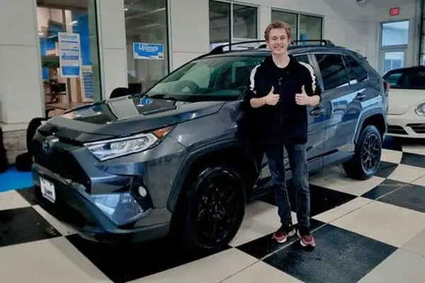 Tower Honda of Longview customers with new vehicles