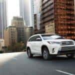 2017 Toyota Highlander WhiteDrivingCity (700x394)