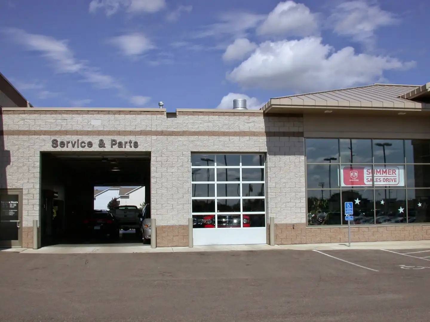 Waconia DCJR MOPAR-certified service department