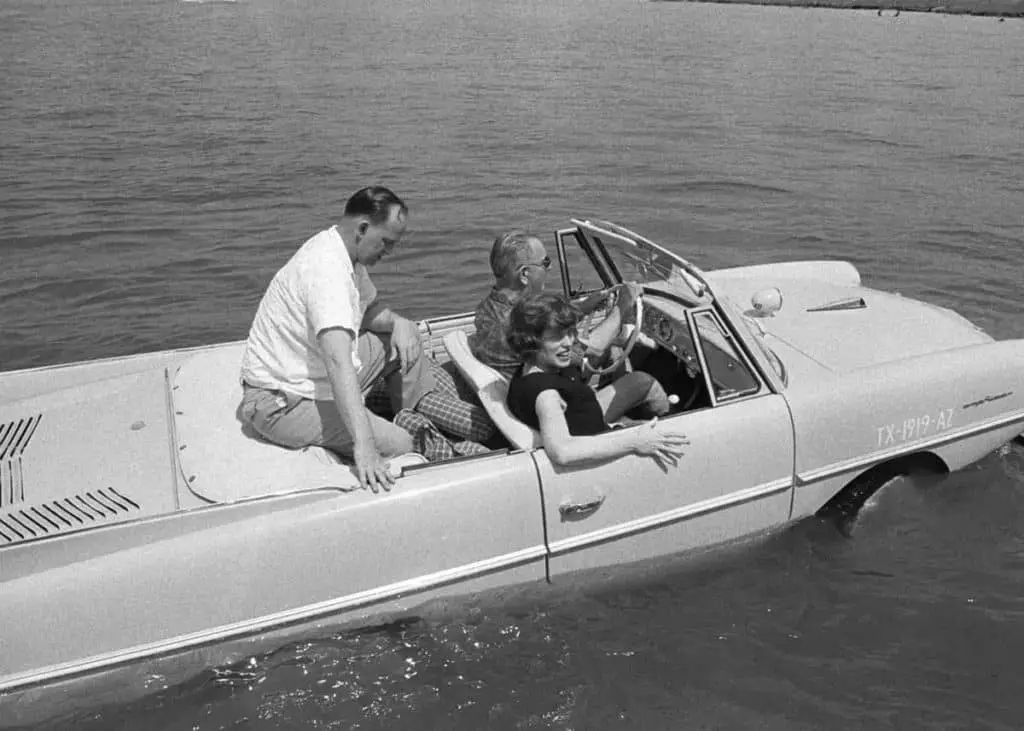 Amphicar with president Lyndon Johnson & family